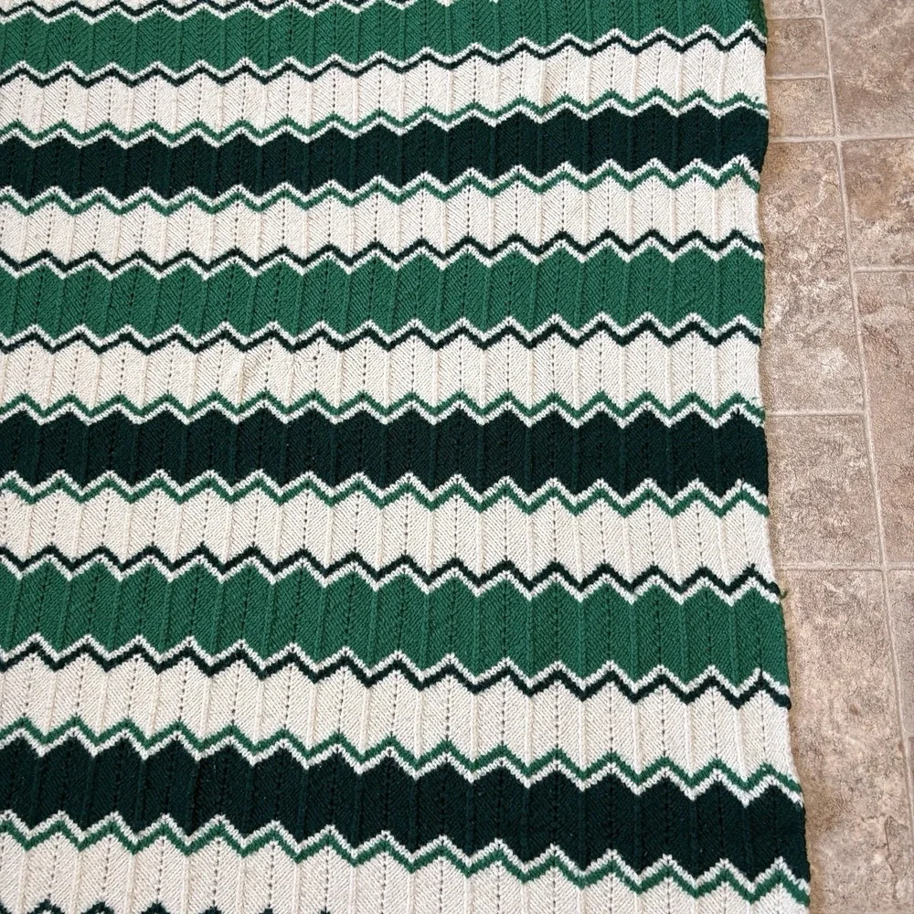 Handmade Vintage Ripple Chevron Crochet Afghan Blanket Throw 54x49 GrannyCore